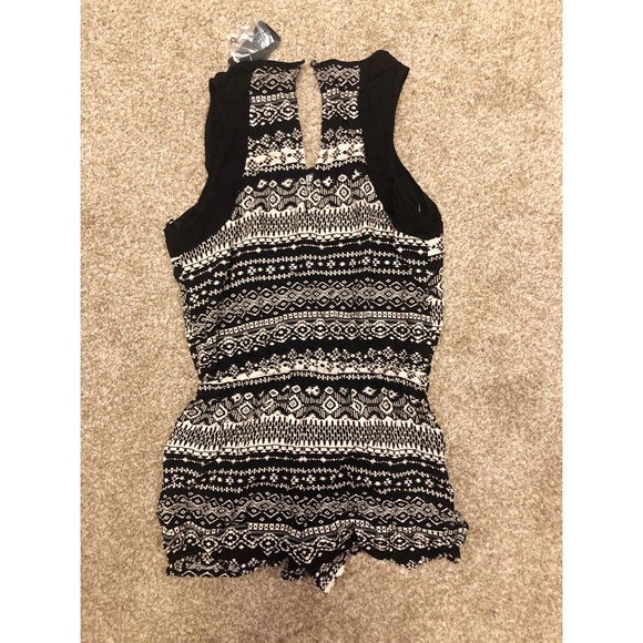 Romper - Picture 2 of 4